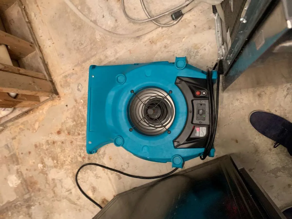 Air mover drying equipment for Mold Remediation & Removal in Horn Lake