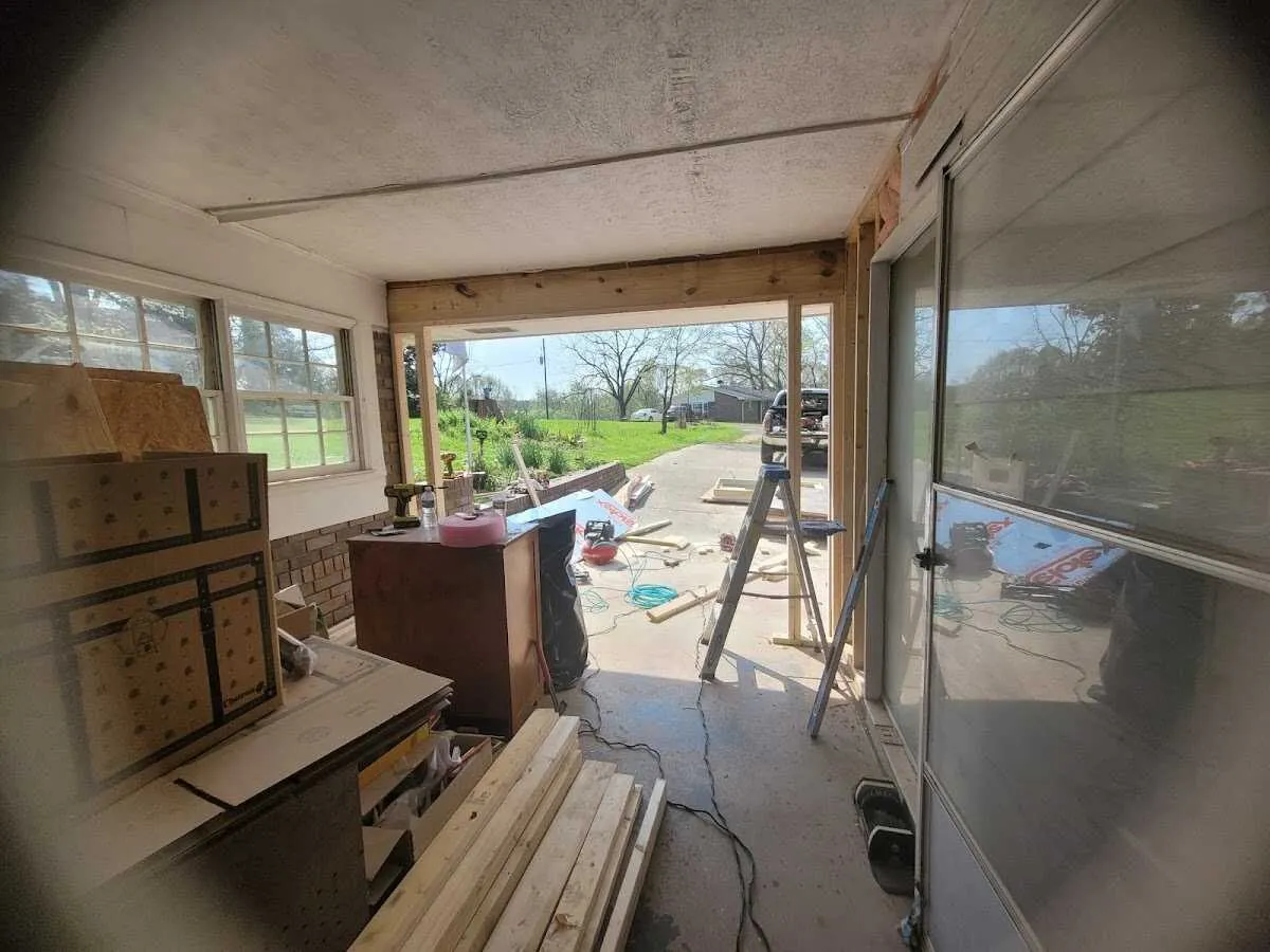 Air movers and dehumidifier for Water Mitigation Services in Horn Lake